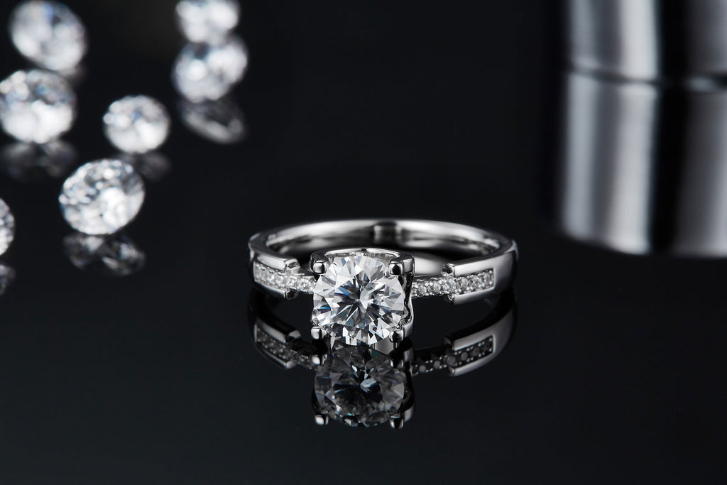 Shield of Light Moissanite Ring 1 Carat S925