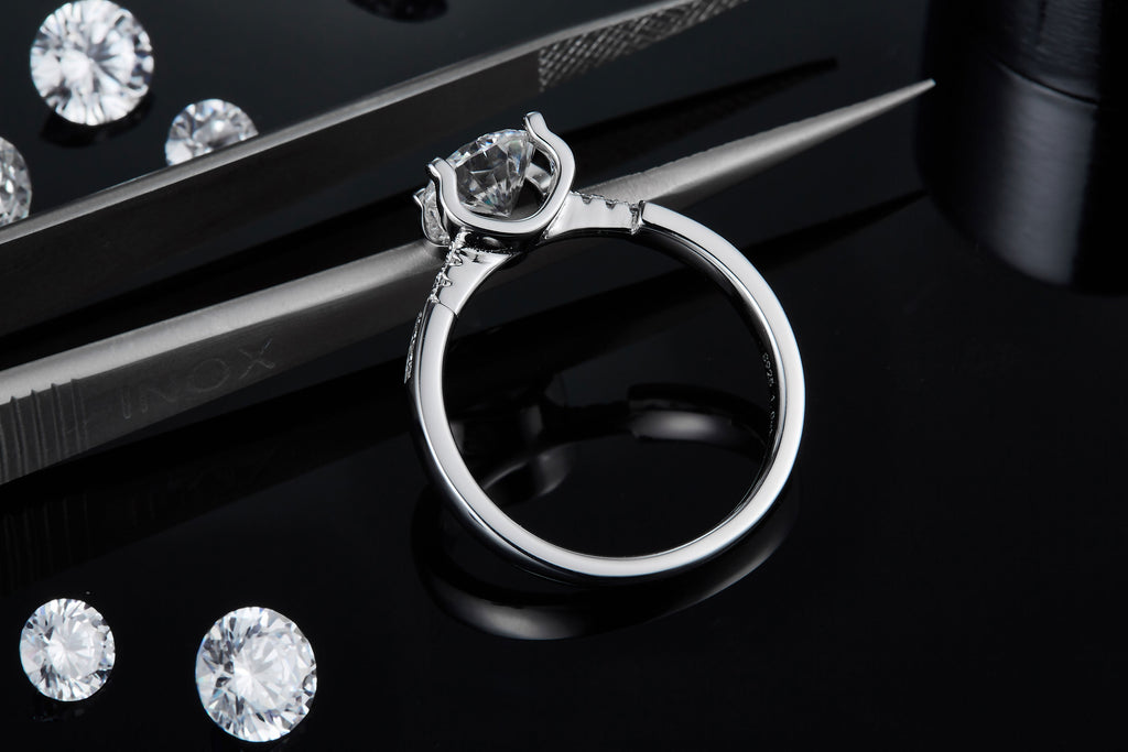 Shield of Light Moissanite Ring 1 Carat S925