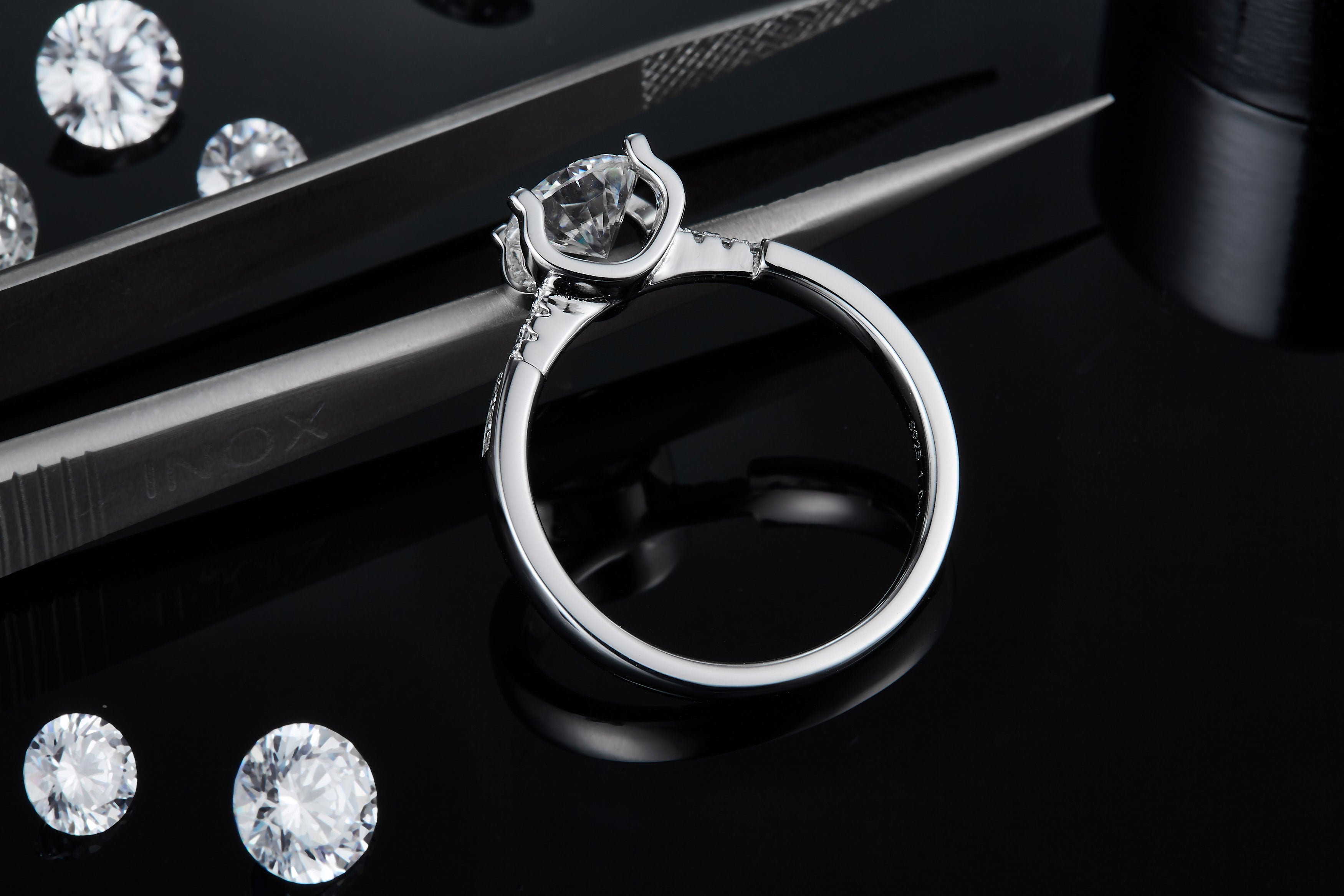 Shield of Light Moissanite Ring 1 Carat S925