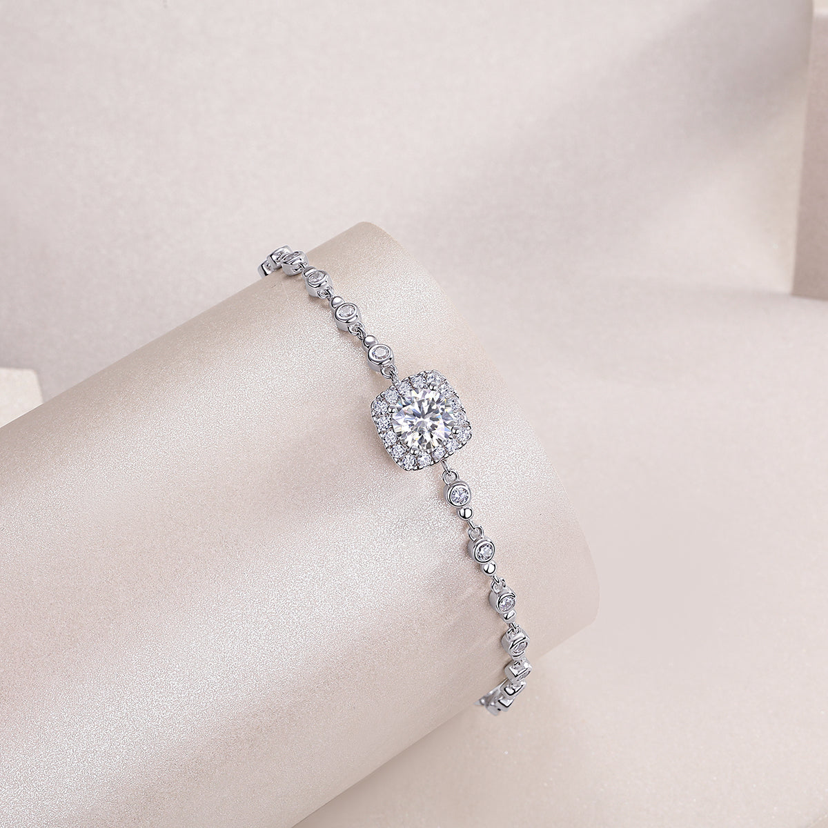 Light Voyager Moissanite Bracelet 1 Carat