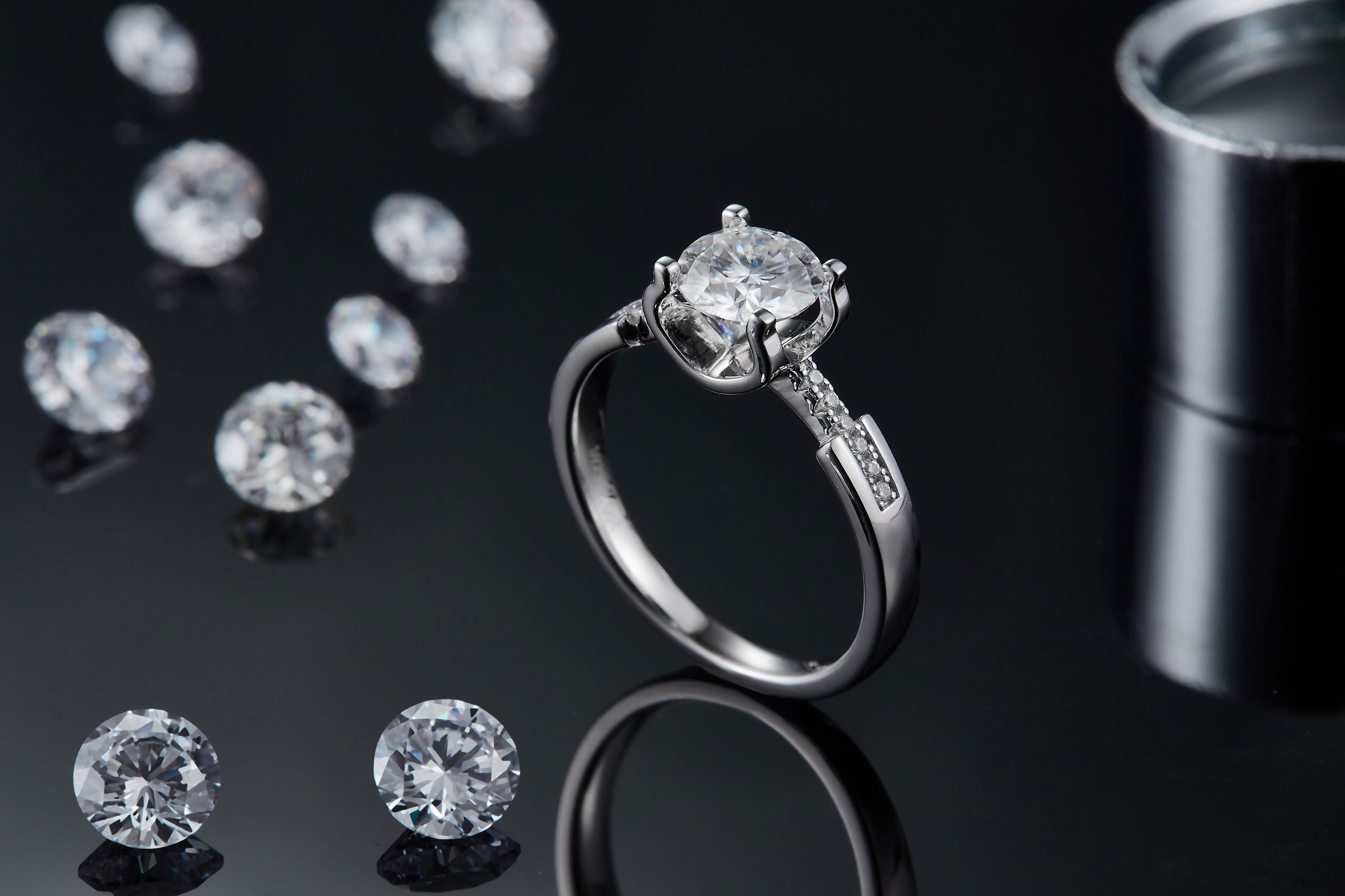 Shield of Light Moissanite Ring 1 Carat S925