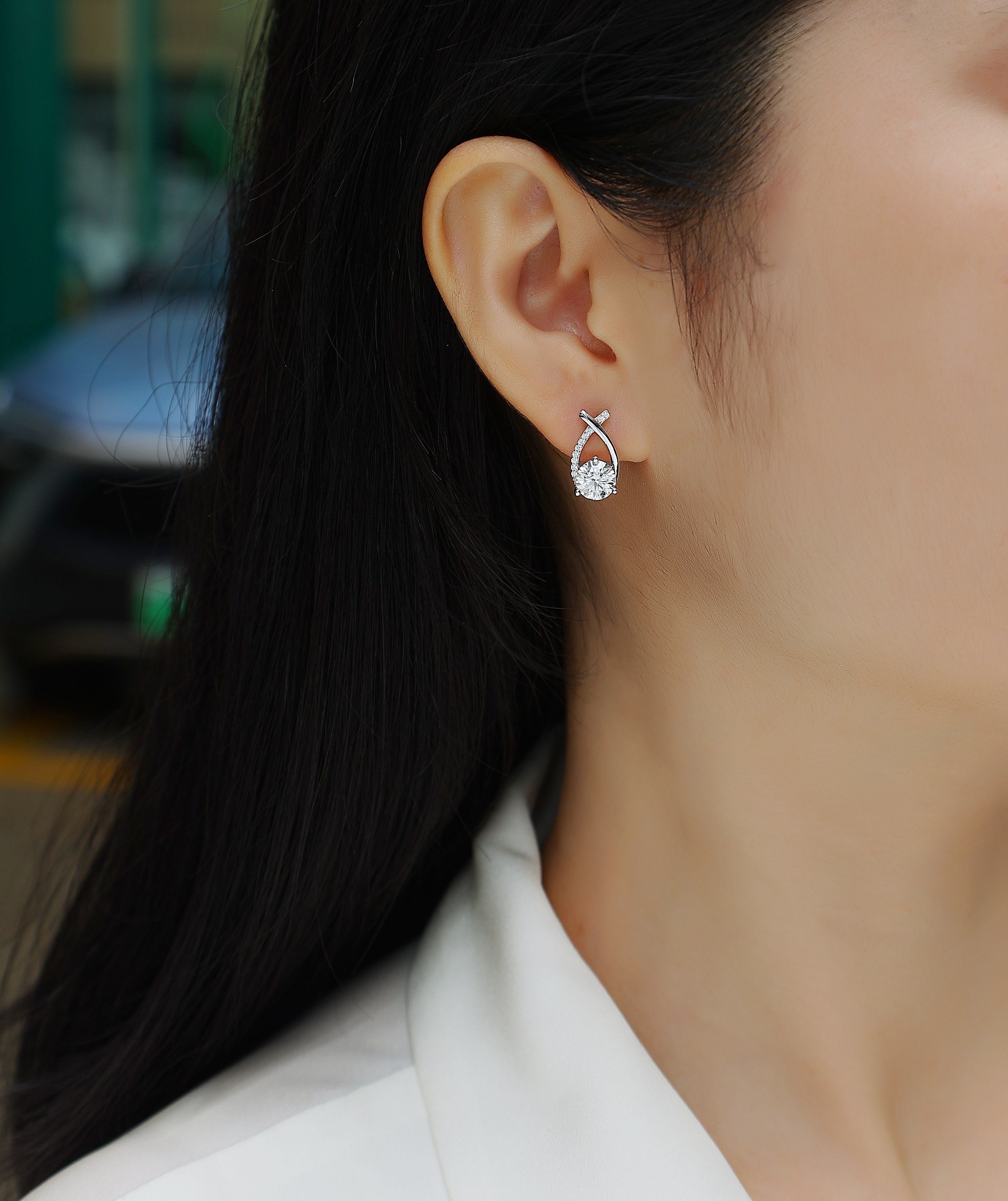 Galactic Bloom Moissanite Stud Earrings 1ct