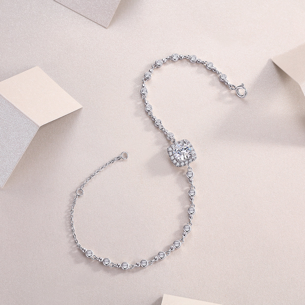Light Voyager Moissanite Bracelet 1 Carat
