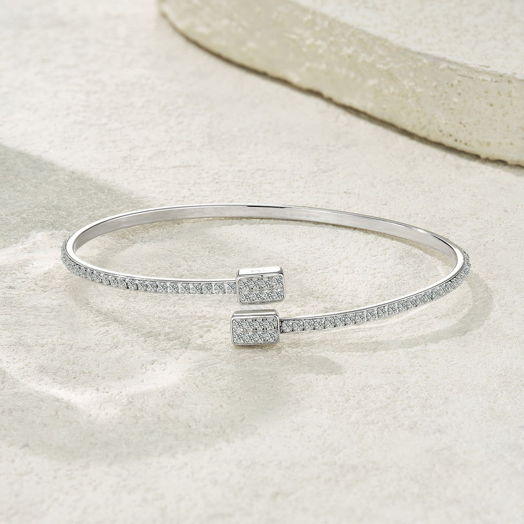 Fluid Curve Cuff Moissanite Silver