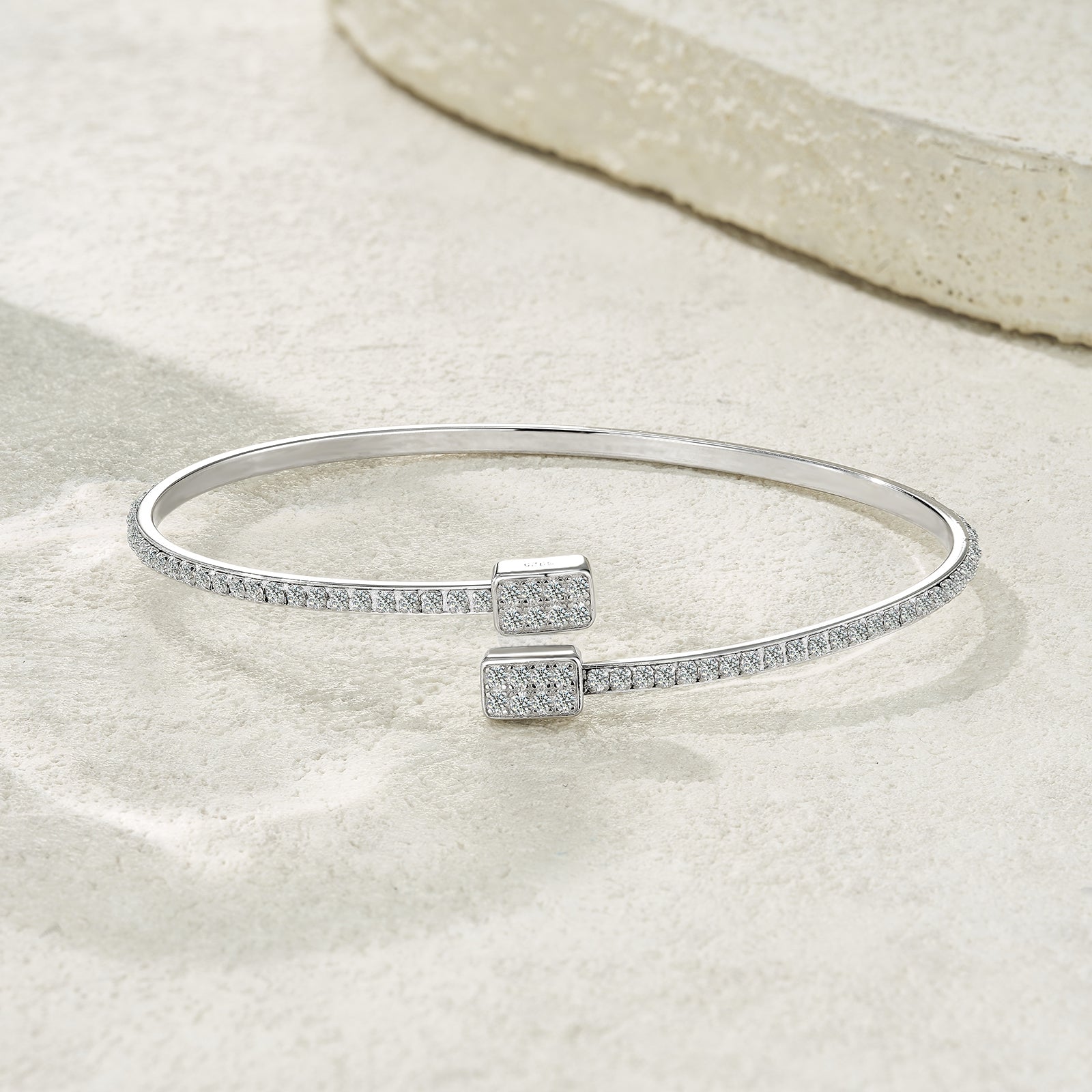 Fluid Curve Cuff Moissanite Silver