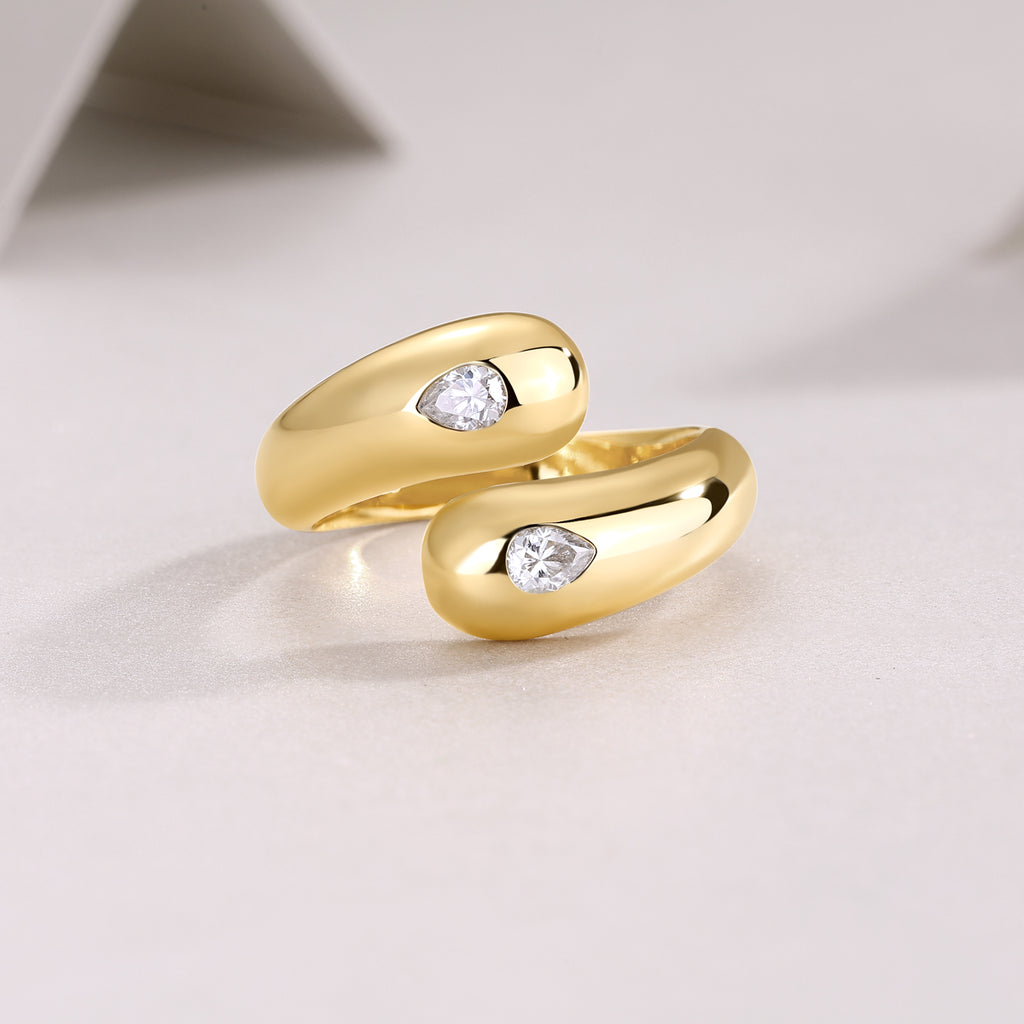 Zenith Arc Ring Moissanite Pear Gold