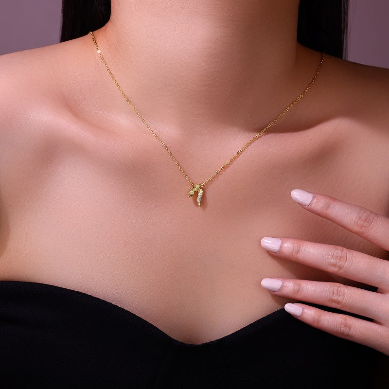Starlace Ribbon Moissanite Necklace Gold