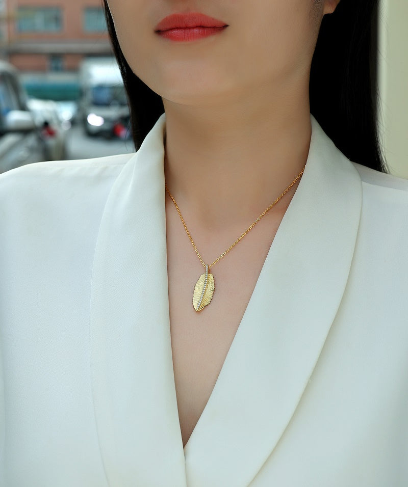 Fallen Leaves Moissanite Necklace Gold