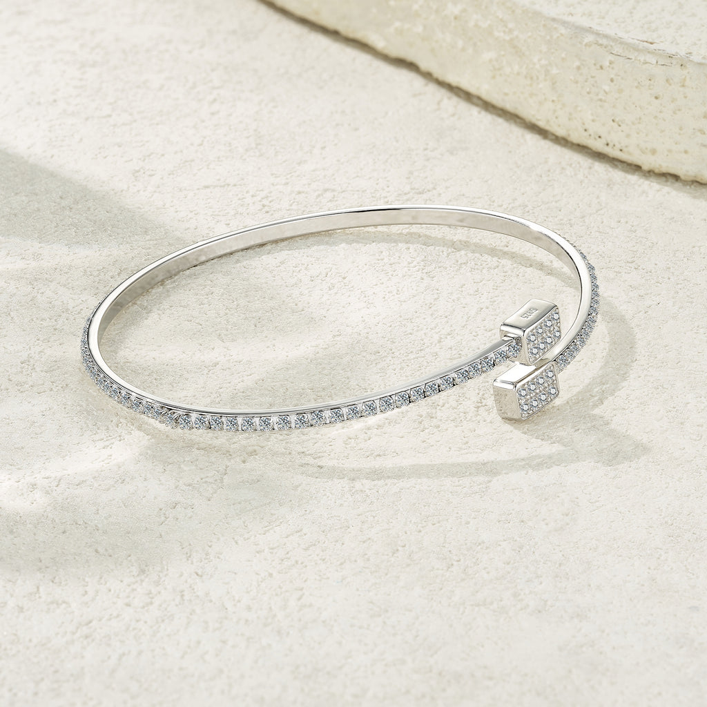 Fluid Curve Cuff Moissanite Silver