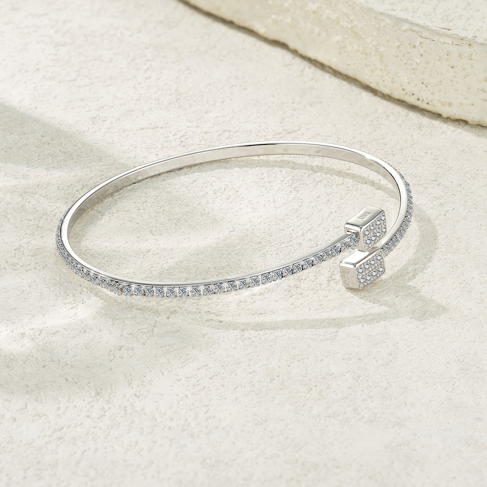 Fluid Curve Cuff Moissanite Silver