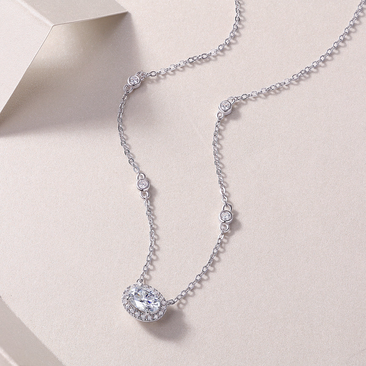 Universe's Eye Moissanite Necklace - 5x7 40cm