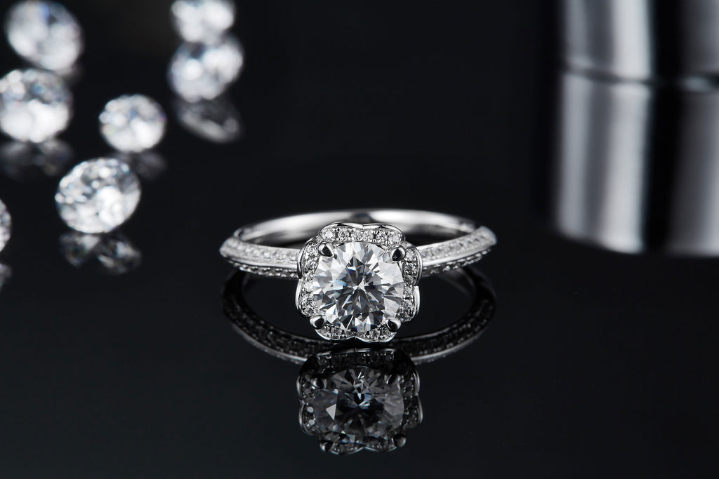 Shadow Notes Ring - Moissanite 1 Carat Silver