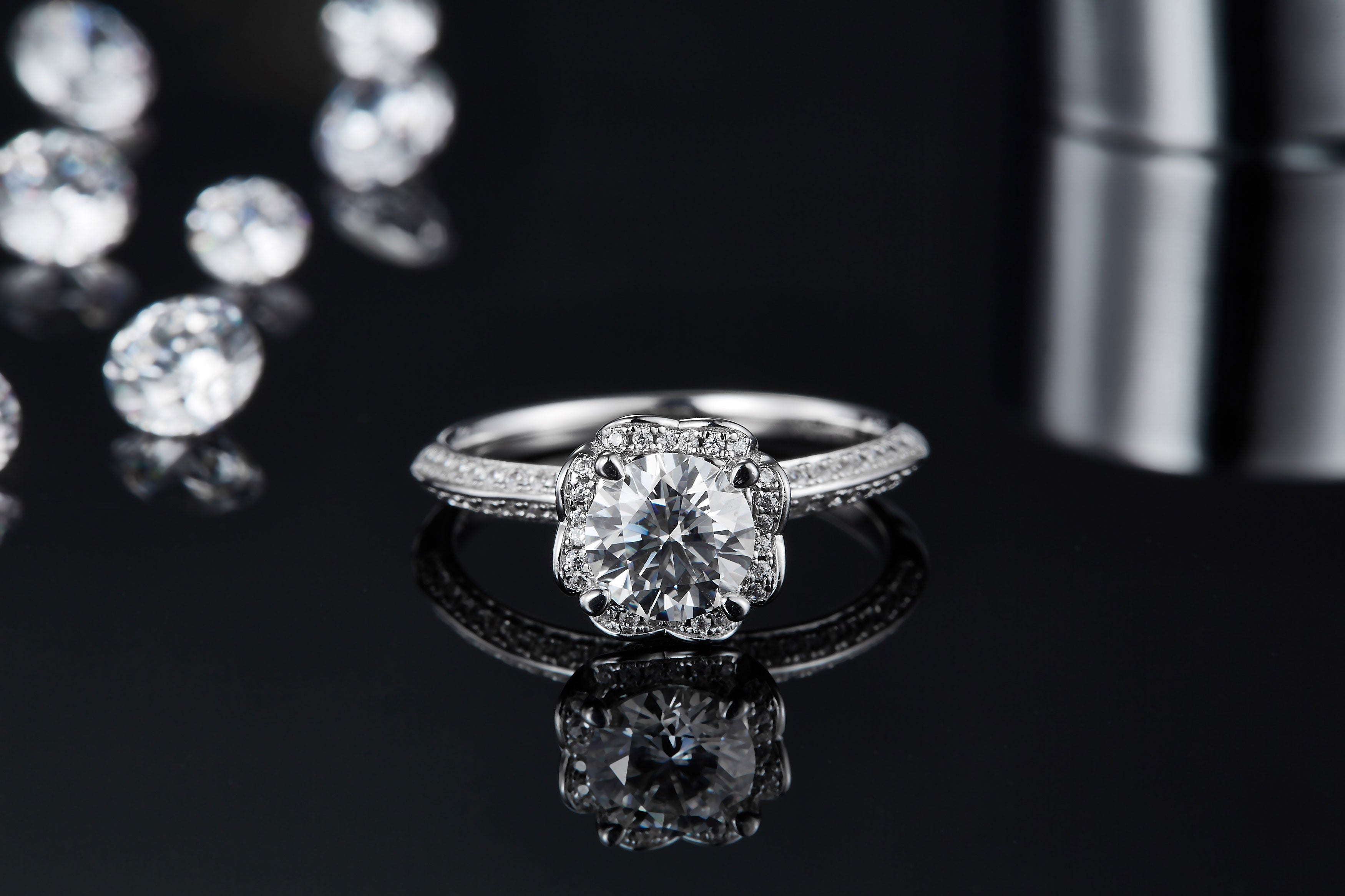 Shadow Notes Ring - Moissanite 1 Carat Silver