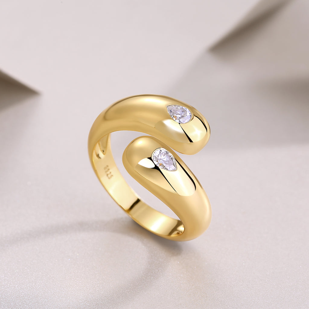 Zenith Arc Ring Moissanite Pear Gold