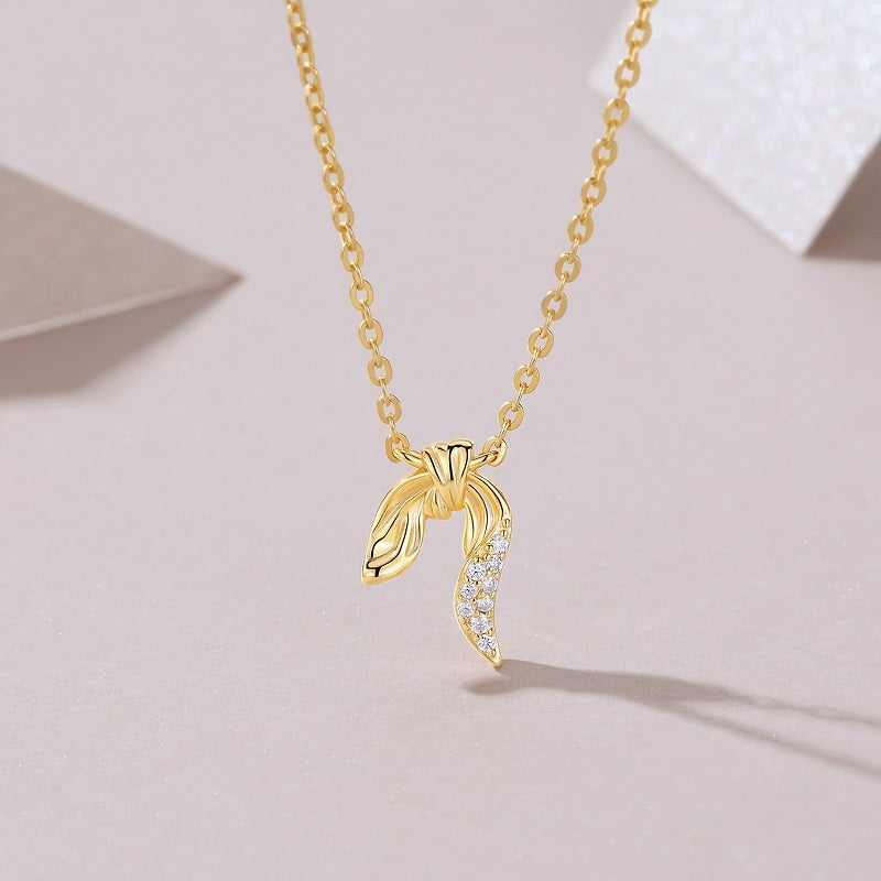 Starlace Ribbon Moissanite Necklace Gold
