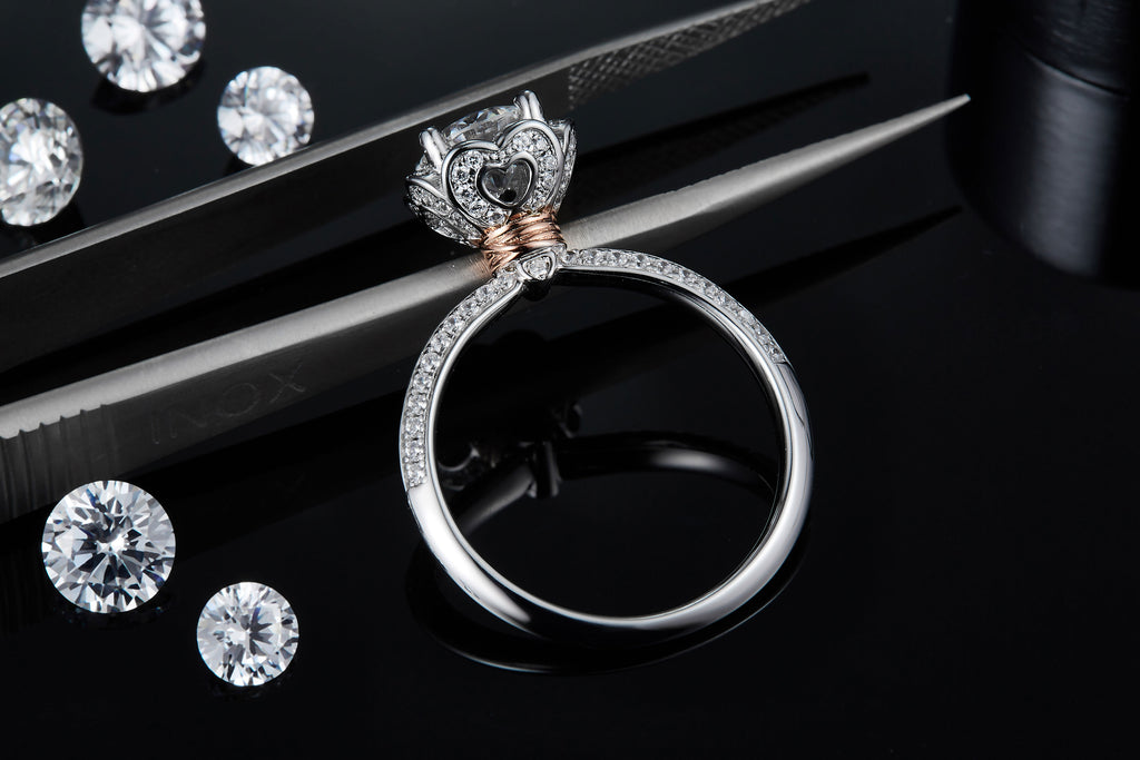 Shadow Notes Ring - Moissanite 1 Carat Silver