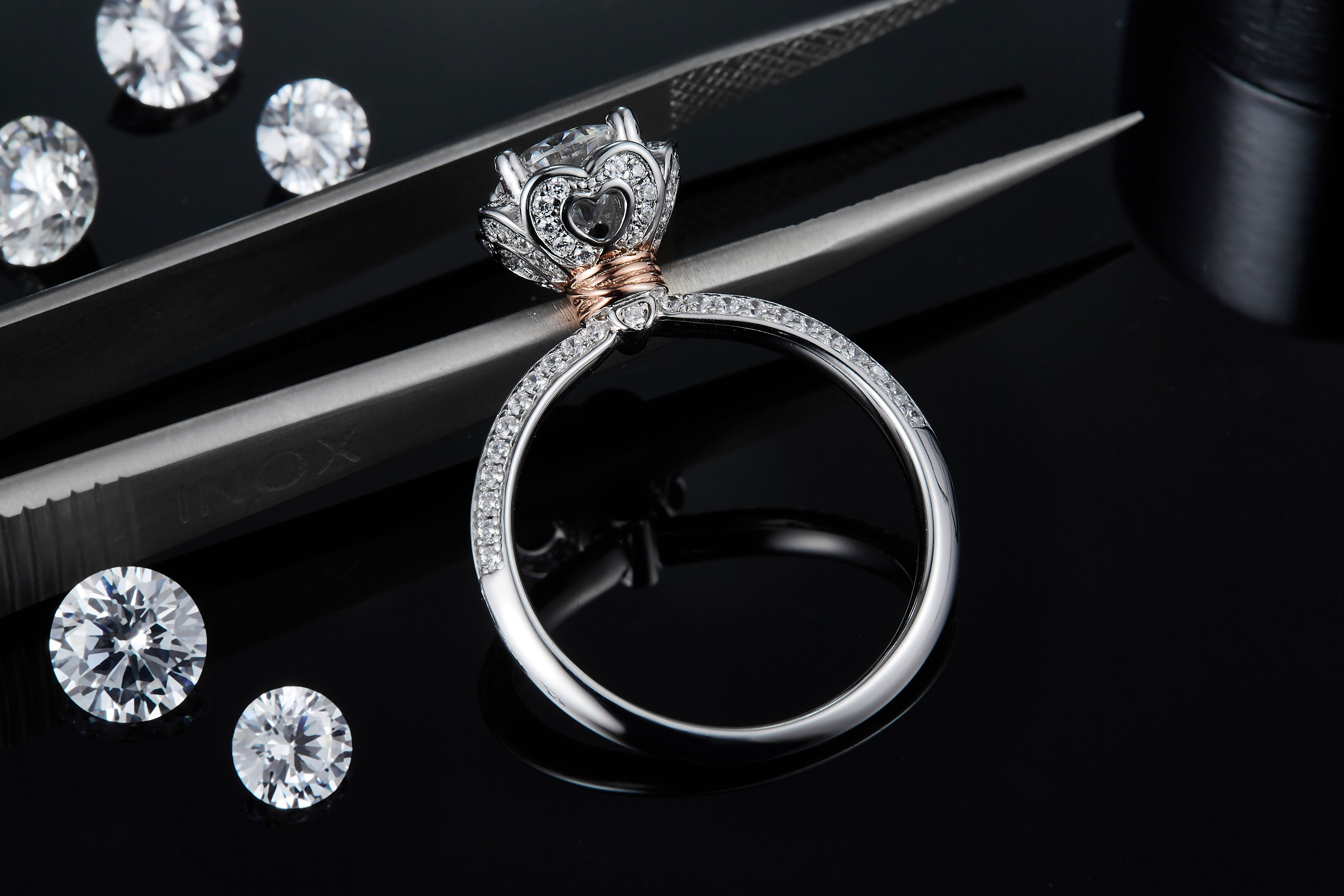 Shadow Notes Ring - Moissanite 1 Carat Silver