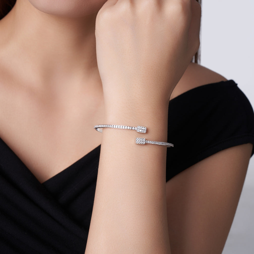 Fluid Curve Cuff Moissanite Silver