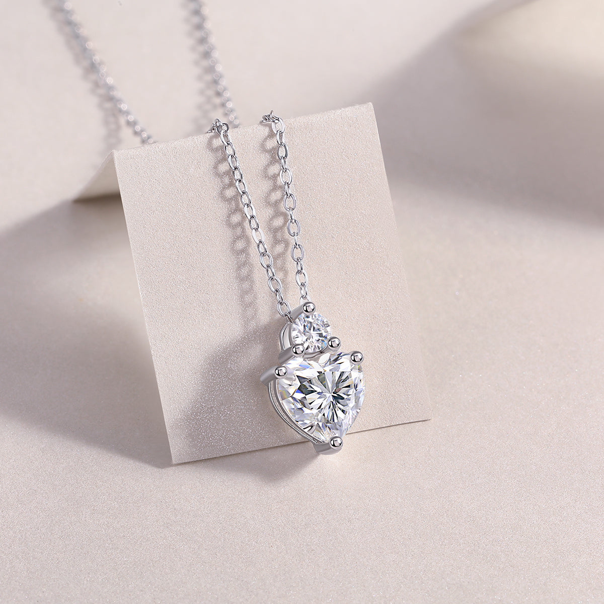 Ripple Phantom Moissanite Heart Necklace