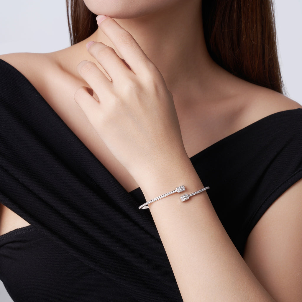 Fluid Curve Cuff Moissanite Silver