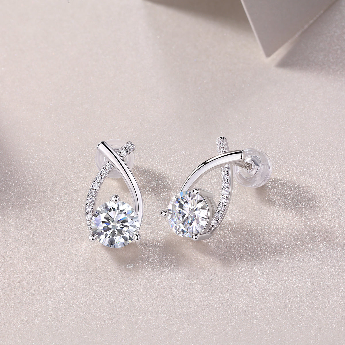 Galactic Bloom Moissanite Stud Earrings 1ct